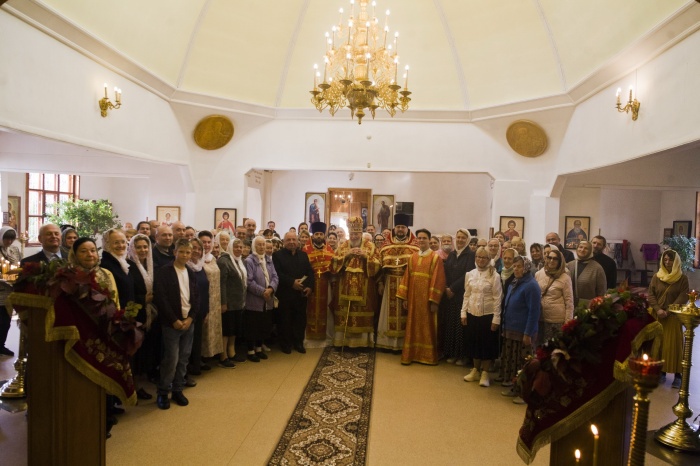 Архиерейское богослужение в Казанском храме села Петровское 