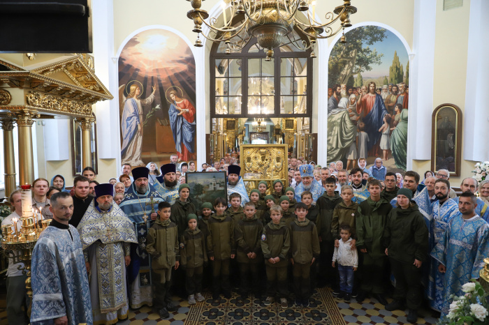 Архиерейское богослужение в Успенском храме на Стромыни