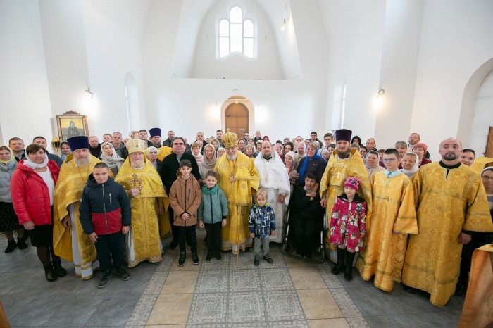 Архиерейское богослужение в Покровском храме деревни Воря-Богородское 