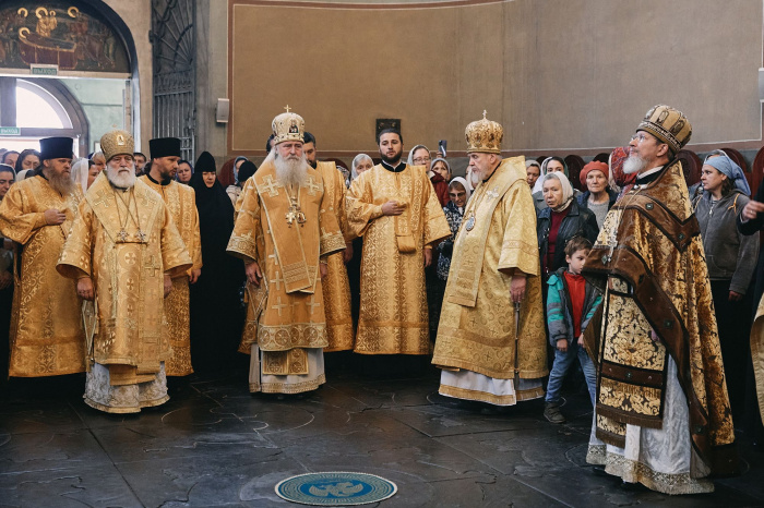 Божественная литургия в Большом соборе Донского ставропигиального мужского монастыря города Москвы