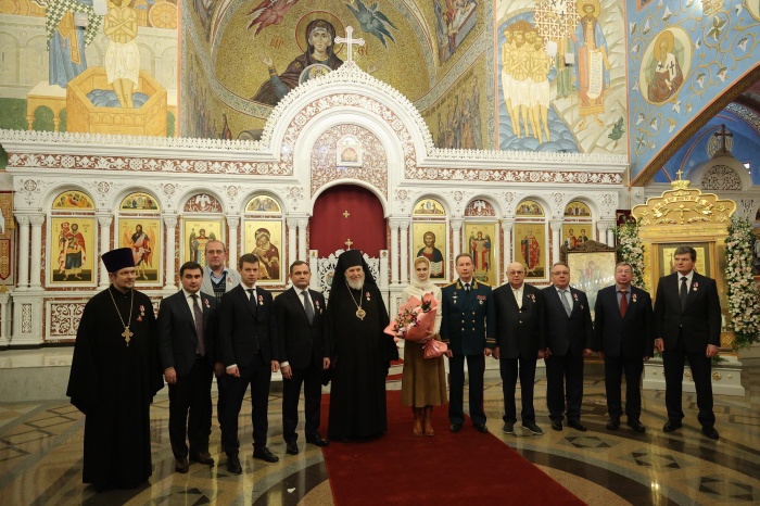 Награждение строителей Князь-Владимирского храма ведомственными наградами 