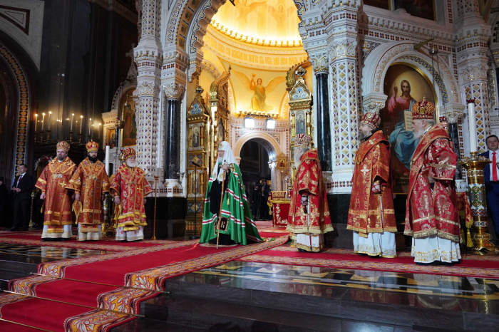 Пасхальная великая вечерня в Храме Христа Спасителя