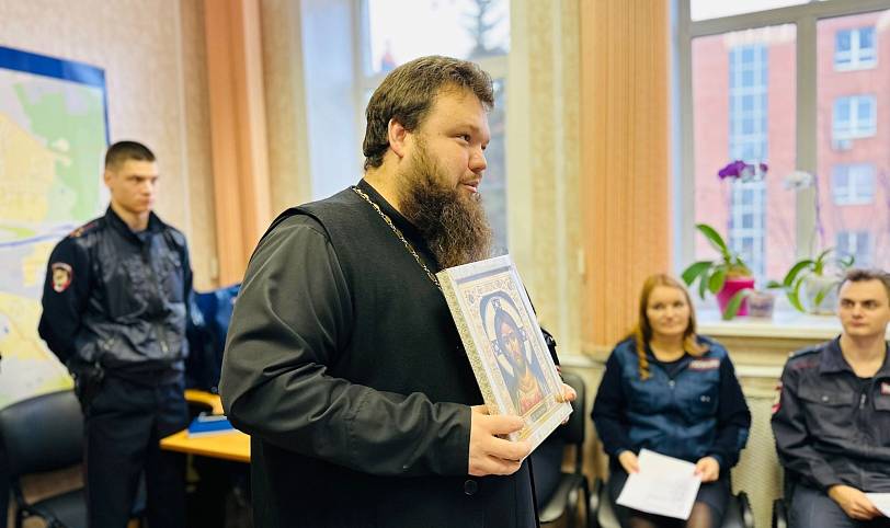 Поздравление участковых уполномоченных полиции в Павловском Посаде