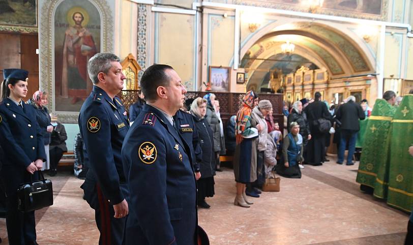 Сотрудники УФСИН поклонились мощам преподобного Сергия Радонежского