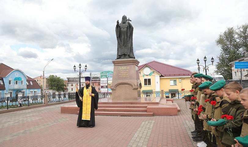 Возложение цветов к памятнику Патриарху Пимену в Ногинске