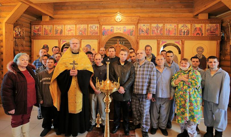 Молебен в храме иконы Божией Матери «Отрада и Утешение» при психиатрической больнице деревни Андреево