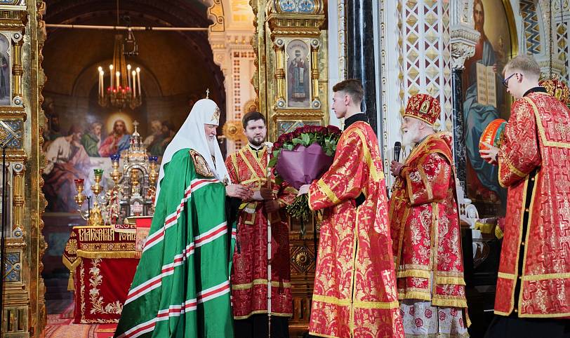 Пасхальная Великая вечерня в Храме Христа Спасителя