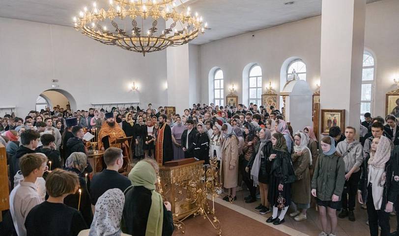 Молебен перед началом экзаменов для выпускников школ Павловского Посада