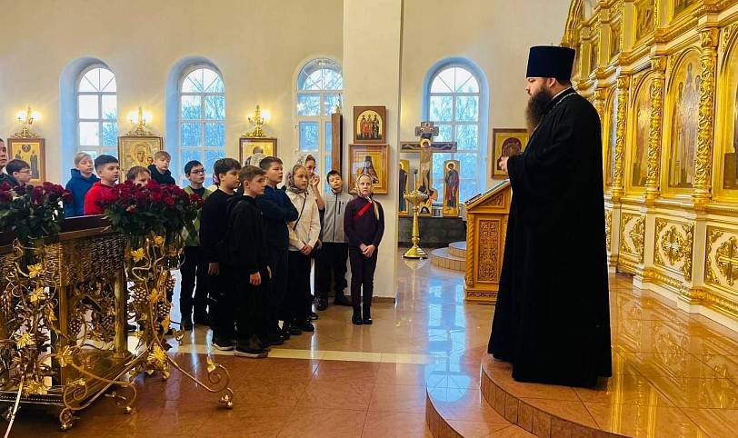 Экскурсия школьников в Казанский храм города Павловский Посад